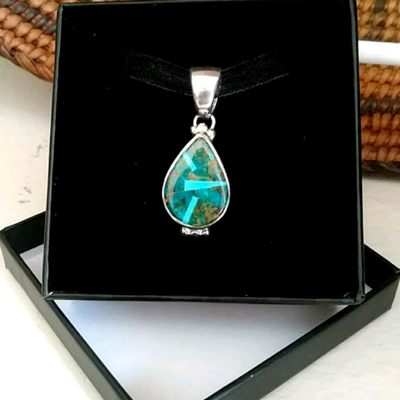 Beautiful Sterling & Turquoise Stone Pendant - Picture 2 of 5